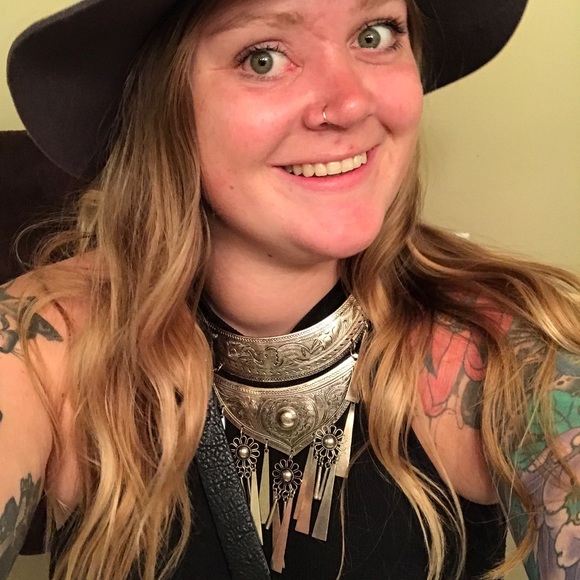 Hi! Thanks for shopping my closet! - Picture 3 of 4